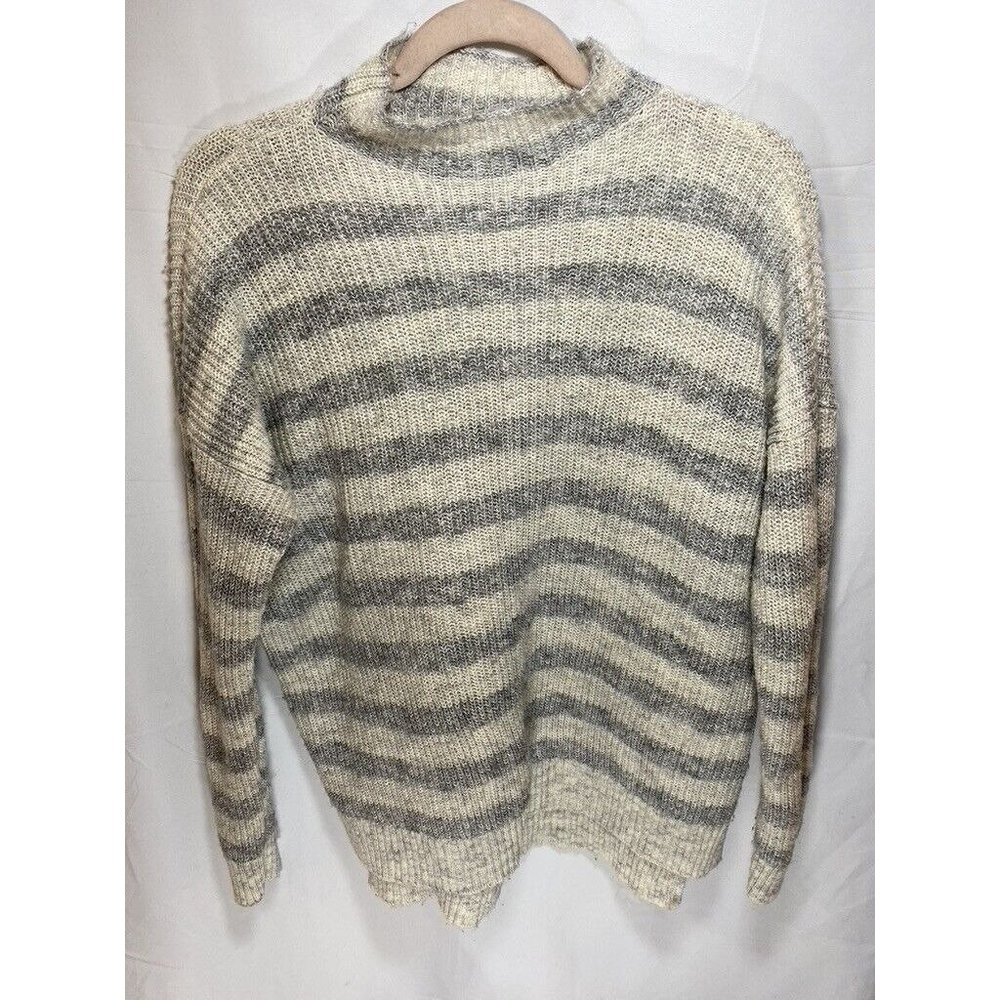 American Eagle Sweater Womens Medium White Grey‎ Striped Pullover Ladies.